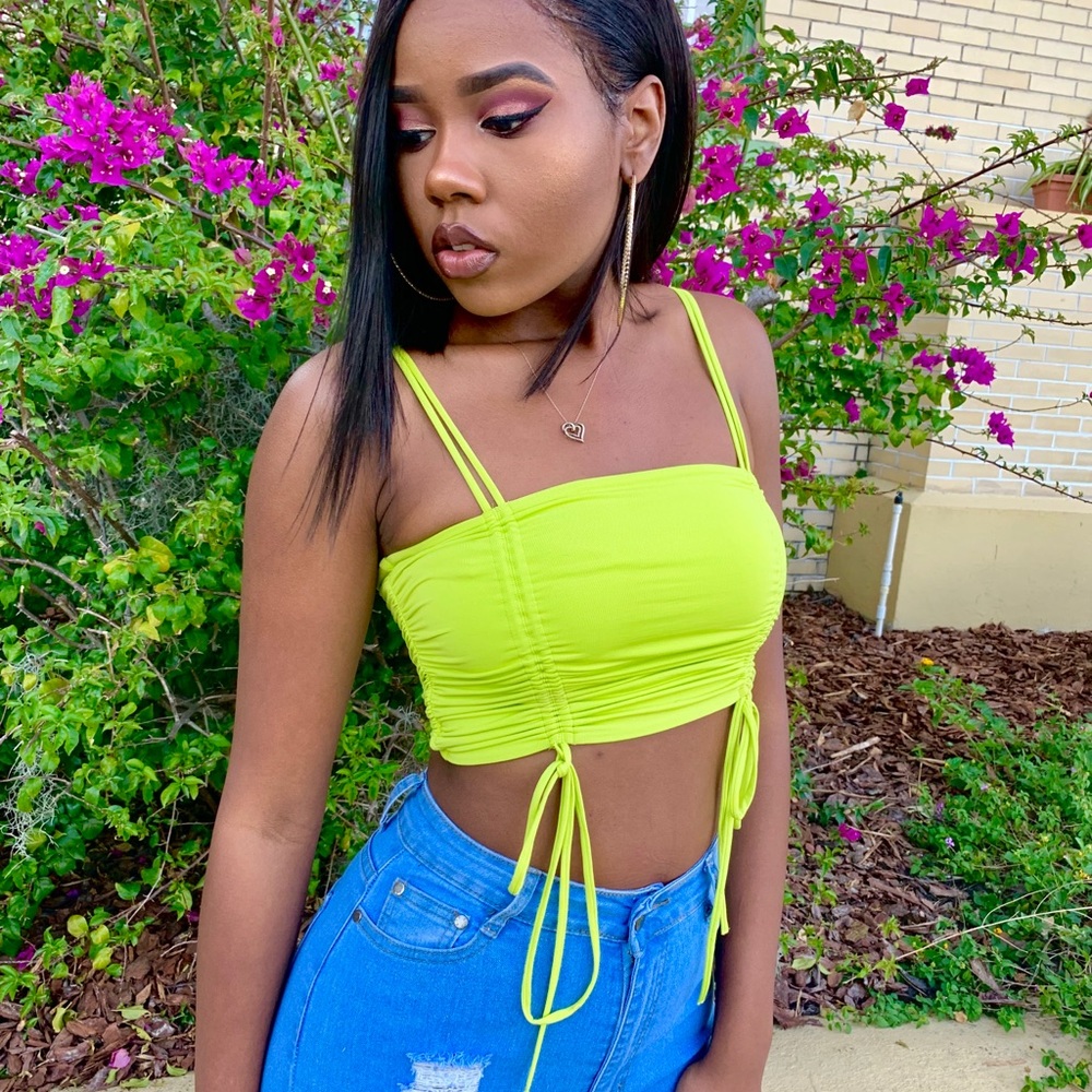 Worn once for a shoot! 💚